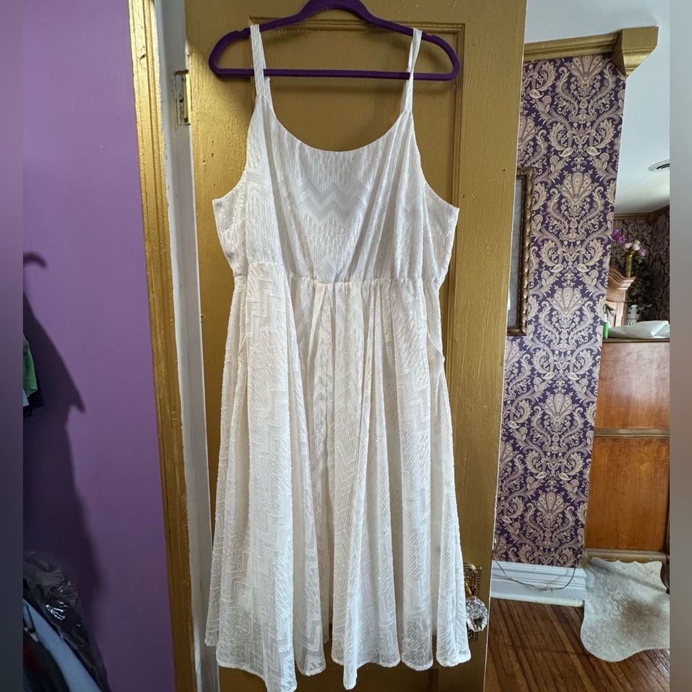 TORRID White Chiffon Chevron Stripe & Metallic Thread Midi Dress 3X w/pockets.